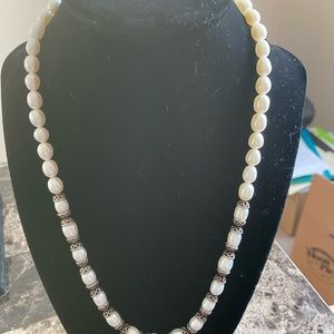 20" Silvertone/Pearl Beaded Necklace